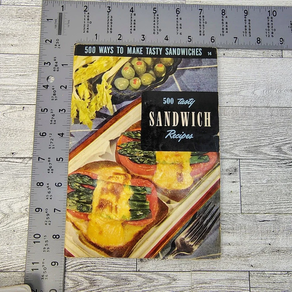 500 Tasty Sandwich Recipes Cookbook Booklet Vintage 1949‎ GOOD